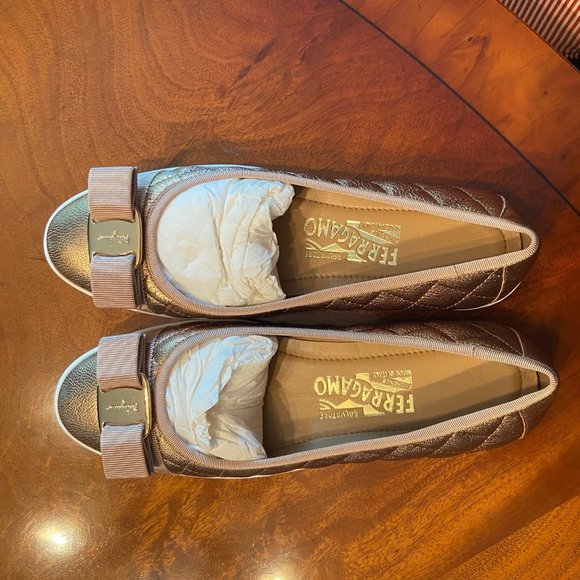Ferragamo Sporty Flats: Gold/7M
